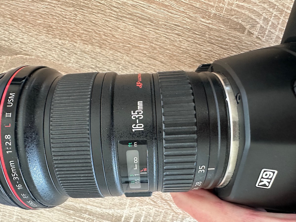 Blackmagic Pocket Cinema Camera 6K + Canon 16-35 mm f/2.8 L II